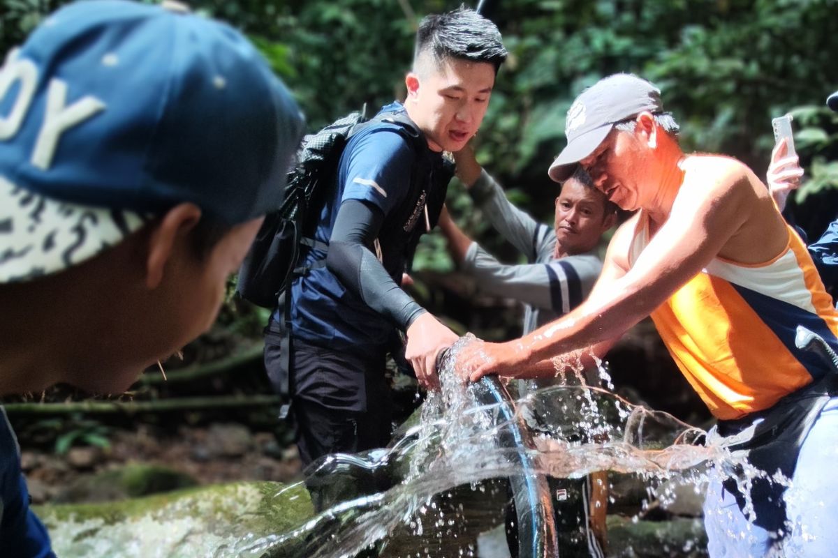 Hopes Malaysia team working with the rural villagers to connect the water pipeline at their community's water source area