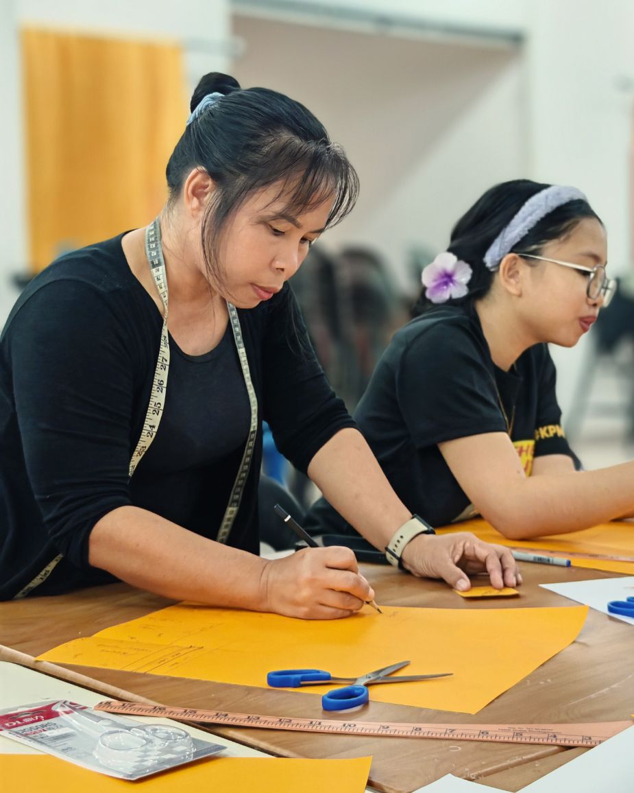rural women participants sketching product structure on manila card.